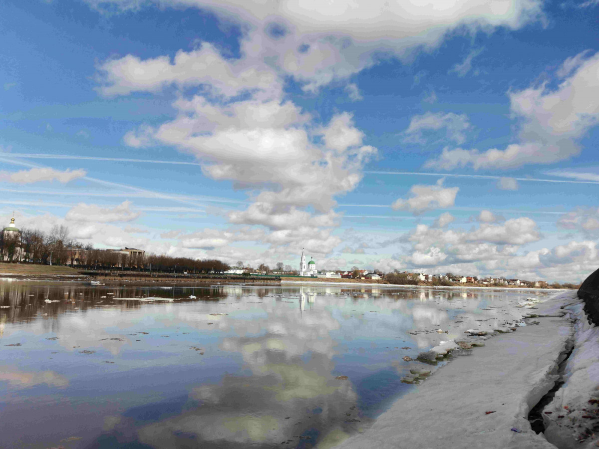 Ледоход в нижнем новгороде 2024. Ледоход в Твери 2022. Ледоход в Твери. Ледоход на Волге Тверь. Ледоход в Твери 2023.