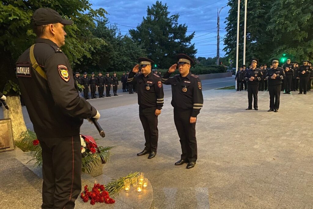 Полицейские Тверской области отметили День памяти и скорби акцией «Свеча Памяти»