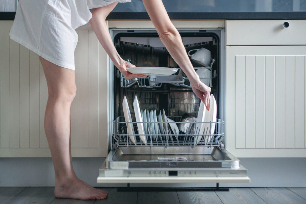Посудомоечная машина – разорение или экономия?