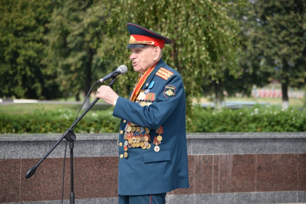 В Твери годовщину победы в Курской битве отметили возложением цветов