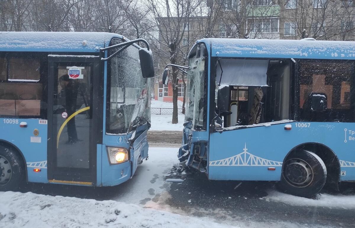 Лобовое столкновение volvo