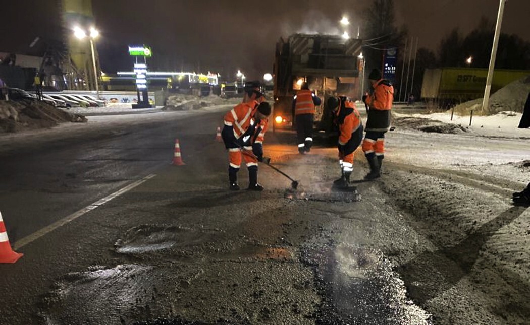 В Твери латают ямы на дорогах