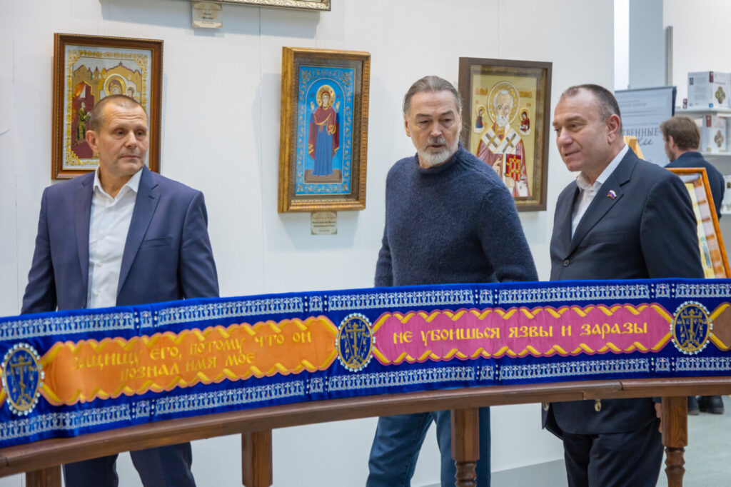 Проект Никаса Сафронова и «Торжокских золотошвей»