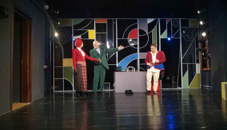 Салочки на обломках счастья. В Тверском театре драмы появился «БезОбломов» (фоторепортаж)