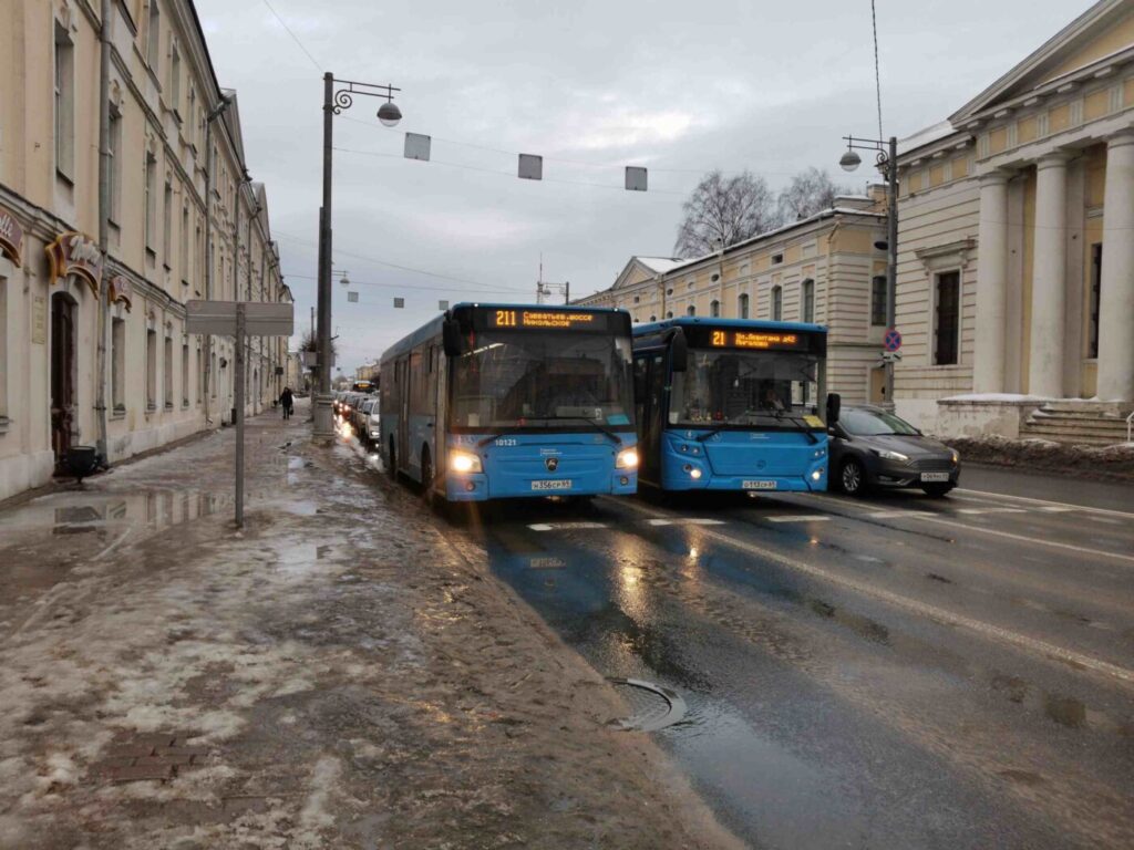 Синие и битком набитые. В Твери давно назрел второй этап транспортной реформы