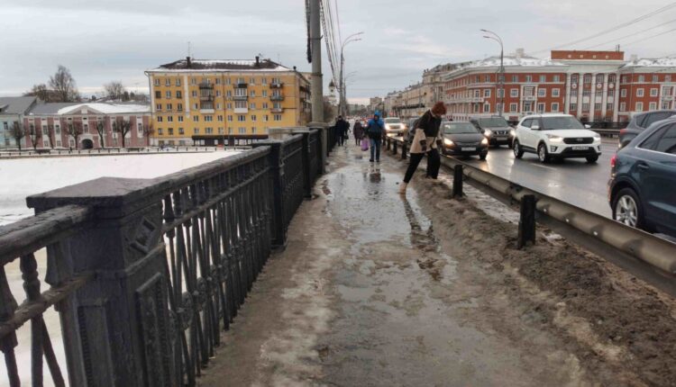 Тверь превратилась в один большой каток (фоторепортаж)