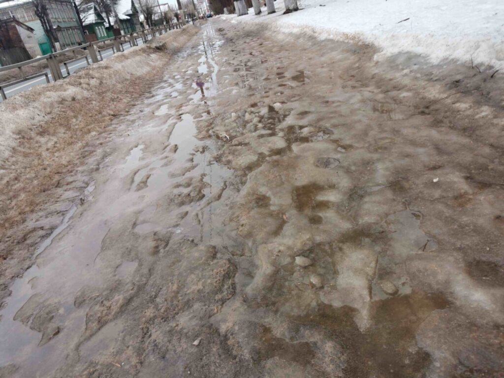 Тверь превратилась в один большой каток (фоторепортаж)