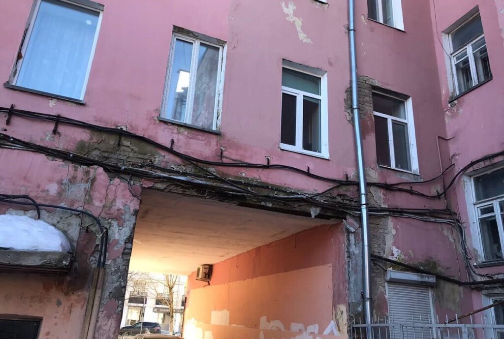 Прокуратура и СК заинтересовались разрушением здания в историческом центре Твери