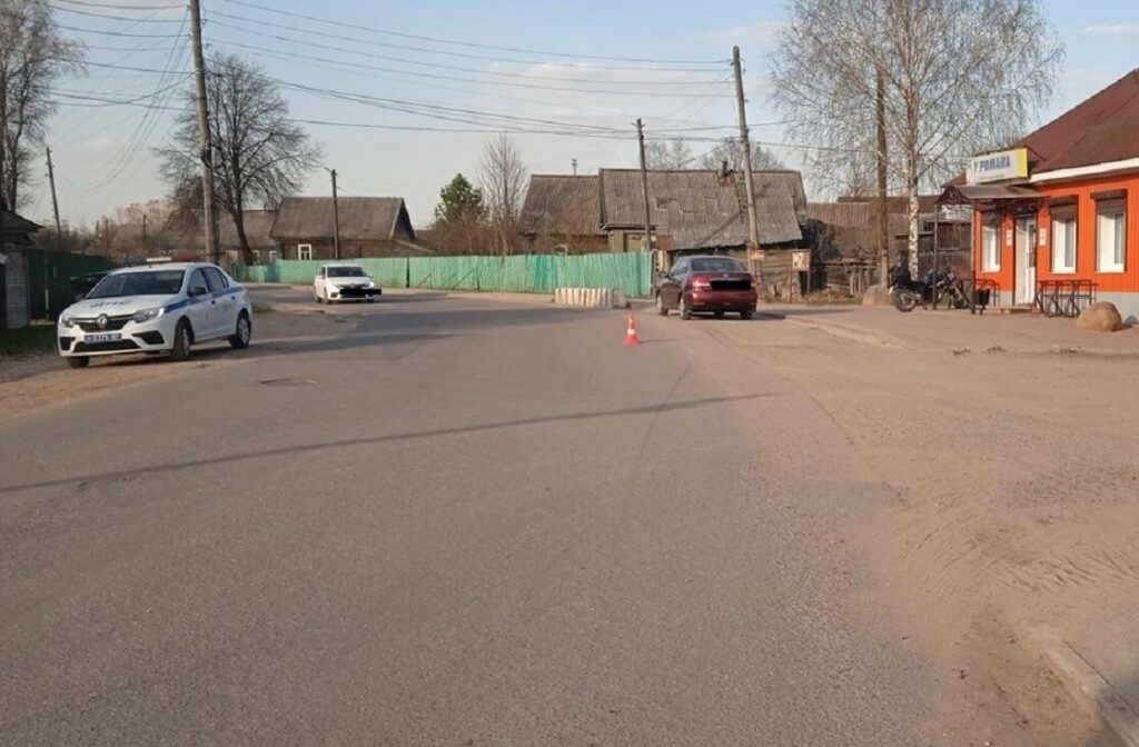 В Тверской области столкнулись автомобиль и мотоцикл