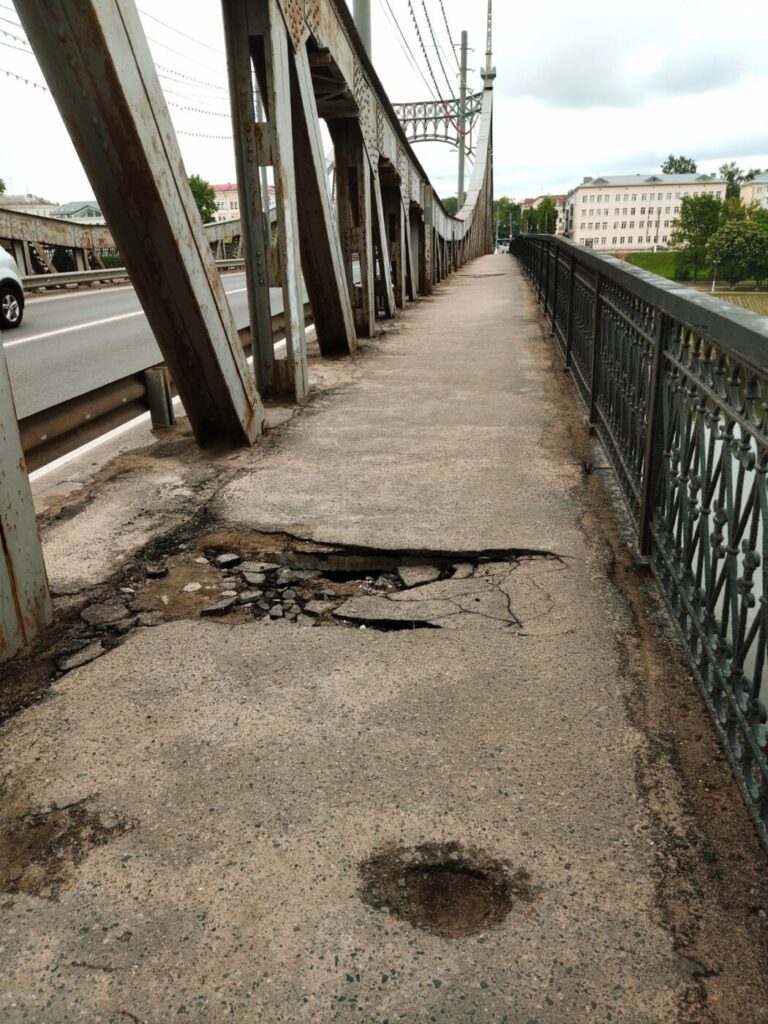 Опасность на Староволжском мосту в Твери: призыв к осторожности и необходимость решительных мер