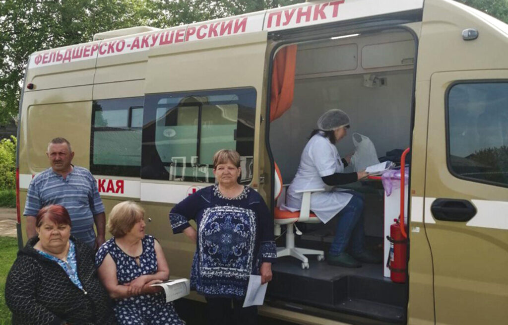 В отдаленных деревнях и селах Тверской области начали работать мобильные ФАПы