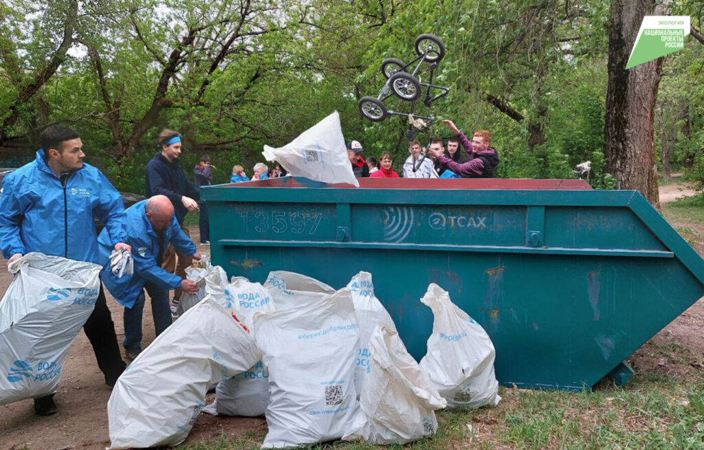 Для очистки зеленых зон водных объектов в Тверской области проводится акция «Вода России»