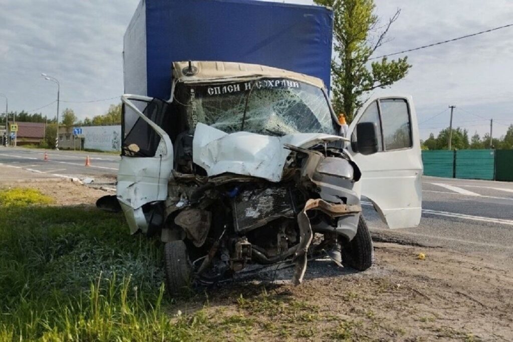 На трассе в Тверской области заснувший водитель стал виновником ДТП