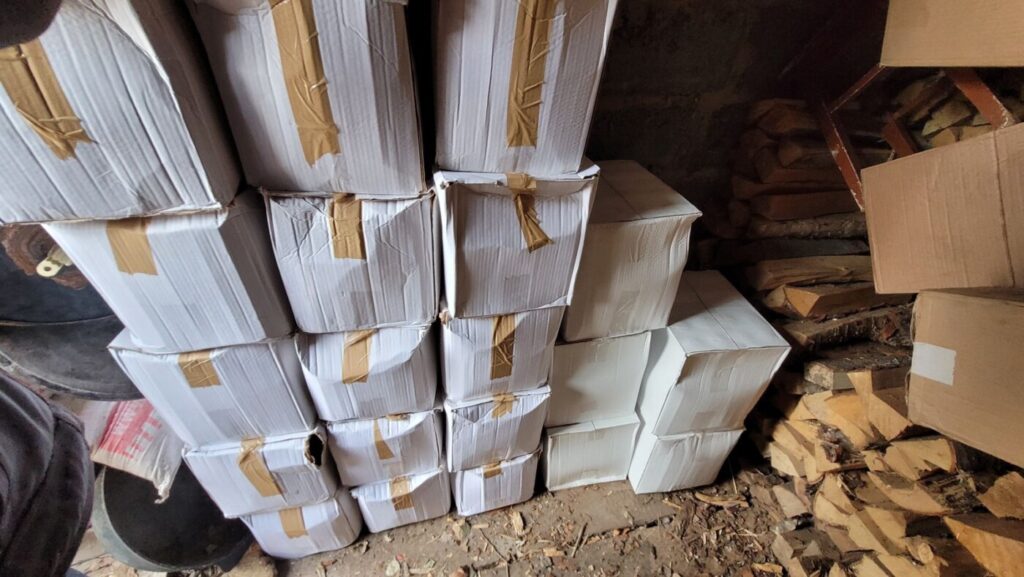 Полиция пресекла незаконную торговлю контрафактной алкогольной продукцией и сигаретами в Западнодвинском районе