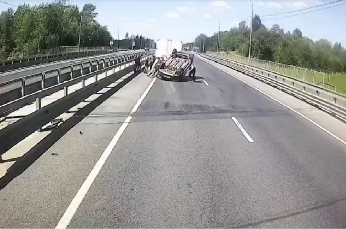 Спасатели деблокировали пострадавших в дтп