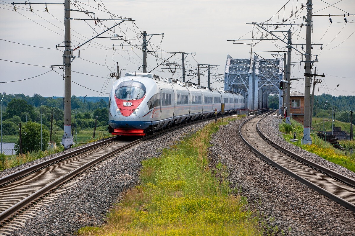 тумба с кольцами. 425119. иж пульсар. мотоцикл с водяным охлаждением. конденсатор 68на 182.