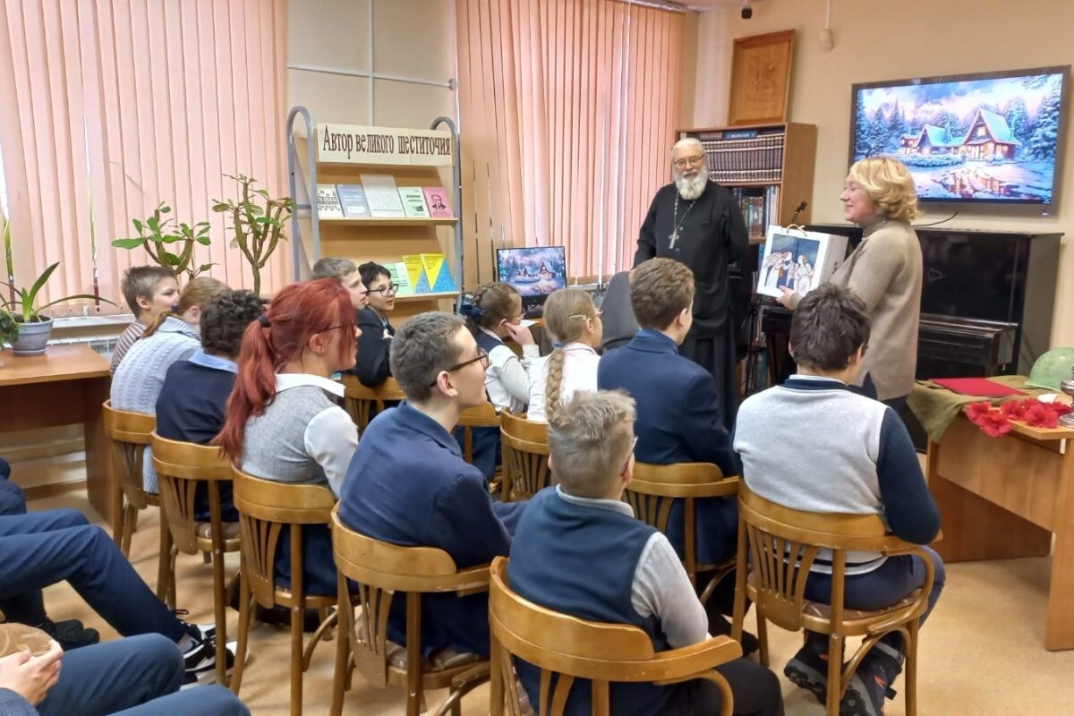 афиша новогодних мероприятий. рождественская программа в библиотеке. рождественская программа в библиотеке. рождественская программа в библиотеке. название новогодней программы.