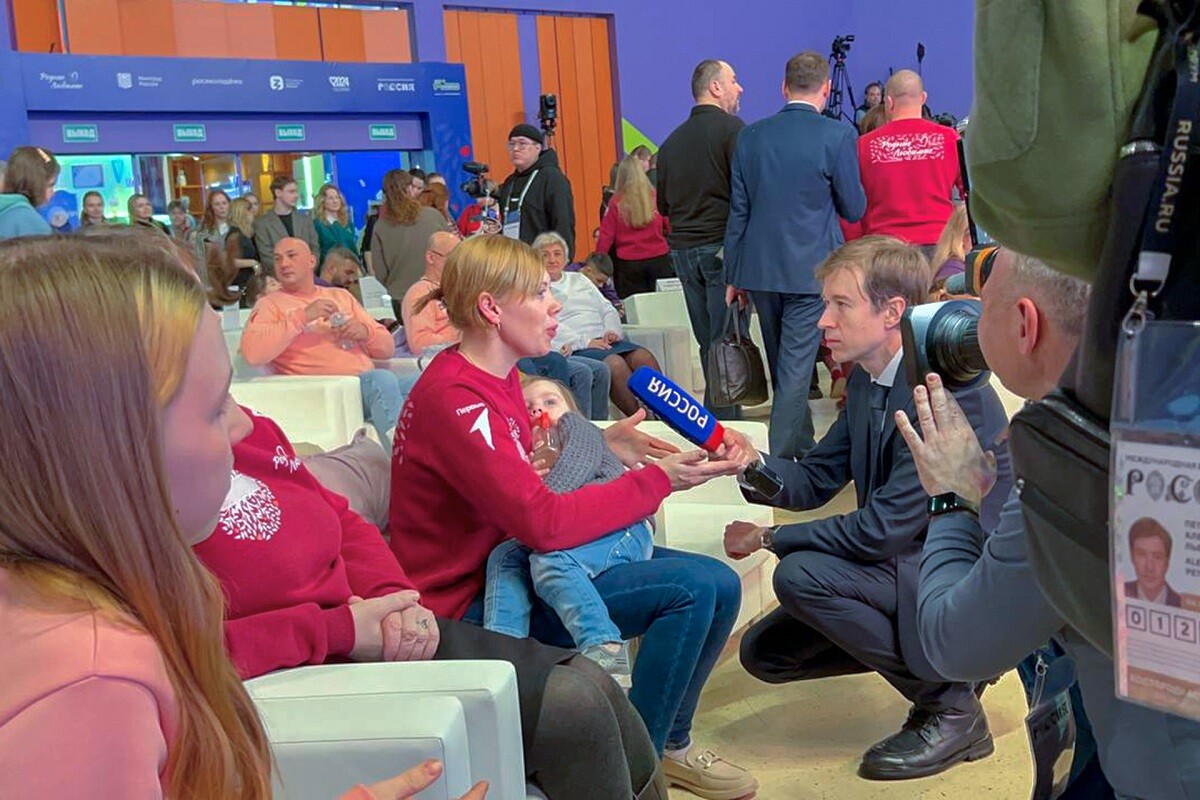 цитаты про страсть. мужчина главный в семье цитаты. мужчина и женщина цитаты. в нежных объятьях. анекдоты про отношения.